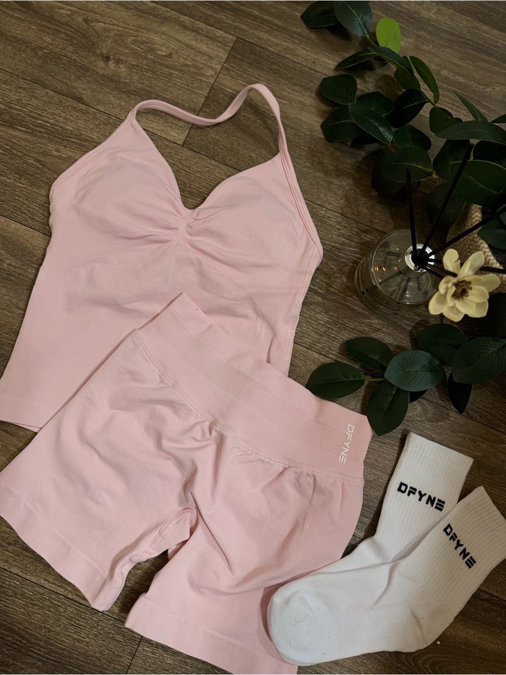 DFYNE impact Light Pink Seamless Sports Bra & Short Set